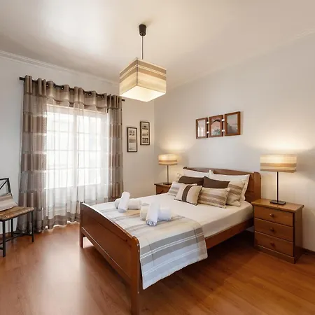 Casa Burgues Mar & Lagoa بيت للعطل *