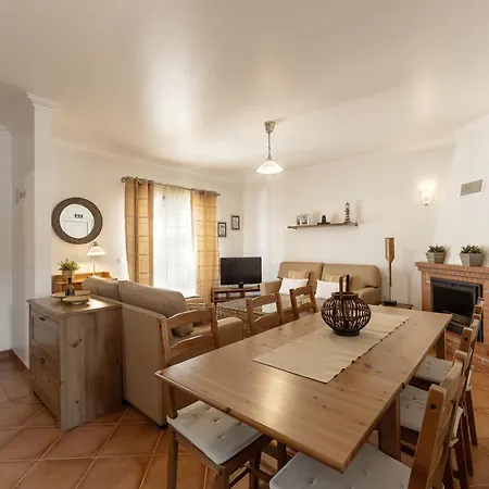 Casa Burgues Mar & Lagoa بيت للعطل *