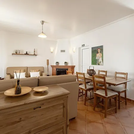 Casa Burgues Mar & Lagoa بيت للعطل Óbidos